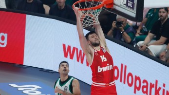 Μια ανάσα από τον τίτλο: Ο Ολυμπιακός έκανε το 2-1 στο ΟΑΚΑ με σχεδόν... 100άρα