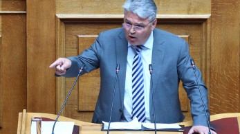 Βουλή-Το... μπλέντερ του Νατσιού: Θεοδωράκης, διδασκαλία και απεροντολογία