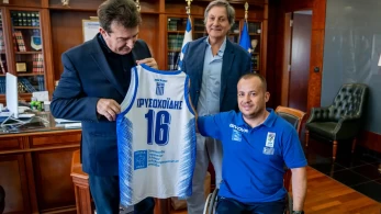 Ο Χρυσοχοΐδης αναγορεύτηκε σε Πρεσβευτή Καλής Θέλησης για την καλαθοσφαίριση με αμαξίδιο Ο Χρυσοχοΐδης αναγορεύτηκε σε Πρεσβευτή Καλής Θέλησης για την καλαθοσφαίριση με αμαξίδιο