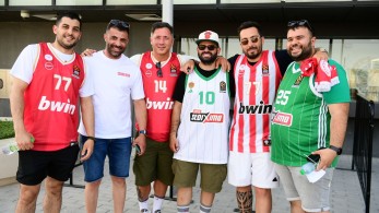 Μύρισε... Ελλάδα στο Άμπου Ντάμπι: αγκαλιασμένοι οι Έλληνες ενόψει των ημιτελικών του Final 4 (photos) Μύρισε... Ελλάδα στο Άμπου Ντάμπι: αγκαλιασμένοι οι Έλληνες ενόψει των ημιτελικών του Final 4 (photos)