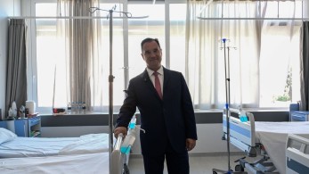 Άδωνις Γεωργιάδης: Μειώθηκε στο μισό ο χρόνος αναμονής στα επείγοντα (video)