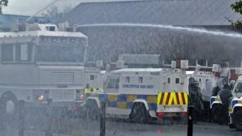 Βόρεια Ιρλανδία: δεύτερη νύχτα ταραχών μετά τη σεξουαλική επίθεση σε  έφηβη