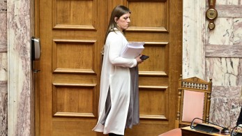 Ακόμη μία κακοστημένη παράσταση της Κωνσταντοπούλου Ακόμη μία κακοστημένη παράσταση της Κωνσταντοπούλου