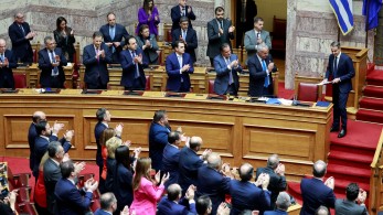 Πλειοψηφία με καθαρούς αριθμούς: 155