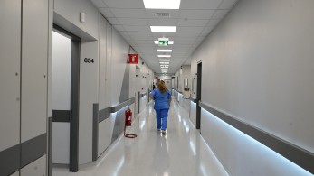 Δύο ανήλικοι στο νοσοκομείο μετά από κατανάλωση αλκοόλ - Συνελήφθησαν οι υπεύθυνοι των καταστημάτων Δύο ανήλικοι στο νοσοκομείο μετά από κατανάλωση αλκοόλ - Συνελήφθησαν οι υπεύθυνοι των καταστημάτων