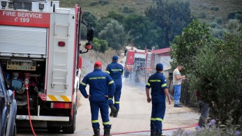 Μεγάλη φωτιά στον οικισμό Σάκκα Κερατέας - Μήνυμα έστειλε το  112 (video)