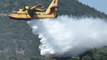 Φωτιά στην Ύδρα - Καίγεται έκταση κοντά σε μοναστήρι