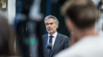 Ολλανδία: σε κατάρρευση η κυβέρνηση - Μετά τον Βίλντερς παραιτείται και ο πρωθυπουργός Ολλανδία: σε κατάρρευση η κυβέρνηση - Μετά τον Βίλντερς παραιτείται και ο πρωθυπουργός