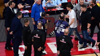 Στο μικροσκόπιο του Μαξίμου τα επεισόδια στο ΣΕΦ – Σήμα μηδενικής ανοχής από την κυβέρνηση Στο μικροσκόπιο του Μαξίμου τα επεισόδια στο ΣΕΦ – Σήμα μηδενικής ανοχής από την κυβέρνηση