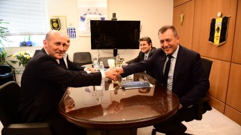 Η ανακοίνωση του Υπουργείου για τις συναντήσεις Βρούτση με Αγγελόπουλους και Γιαννακόπουλο