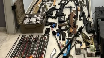 Εντοπίστηκε οπλοστάσιο σε σπίτι στα Χανιά - Τι βρήκαν οι αστυνομικοί (photos)