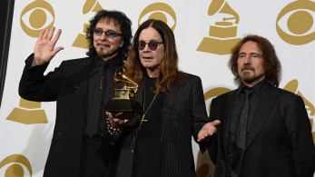 Βαθιά υπόκλιση: Οι Black Sabbath -μαζί με τον Όζι- επιστρέφουν «σπίτι» για να μας αποχαιρετήσουν Βαθιά υπόκλιση: Οι Black Sabbath -μαζί με τον Όζι- επιστρέφουν «σπίτι» για να μας αποχαιρετήσουν