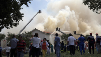 Μαίνεται η φωτιά στη Σμύρνη: εκκενώσεις, χάος και υποψίες εμπρησμού - Πώς επηρεάζεται η Ελλάδα (video)