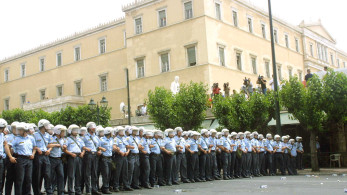 Σαν σήμερα το 1964, η Βουλή «έσπασε» από τη φωνή του λαού Σαν σήμερα το 1964, η Βουλή «έσπασε» από τη φωνή του λαού