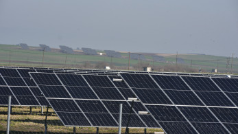Πράσινο φως για φωτοβολταϊκά σε πολυκατοικίες με νομοσχέδιο του ΥΠΕΝ