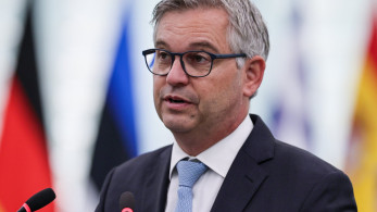 Η πρώτη αντίδραση του επιτρόπου Μπρούνερ για το περιστατικό με την ευρωπαϊκή αποστολή στη Λιβύη