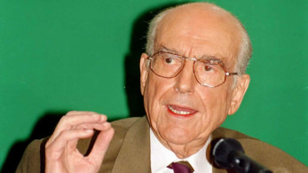 Σαν σήμερα το 1996 ο Ανδρέας Παπανδρέου αφήνει πίσω του την Ιστορία και μια Ελλάδα σε σταυροδρόμι Σαν σήμερα το 1996 ο Ανδρέας Παπανδρέου αφήνει πίσω του την Ιστορία και μια Ελλάδα σε σταυροδρόμι