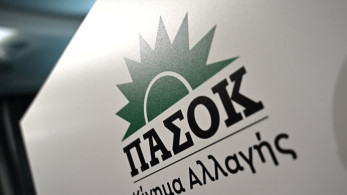 Το ΠΑΣΟΚ καλύπτει τη Λιακούλη για τα περί «χούντας» Το ΠΑΣΟΚ καλύπτει τη Λιακούλη για τα περί «χούντας»