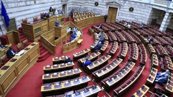 Κατατέθηκε το νομοσχέδιο για την προστασία των ανηλίκων από τσιγάρα και αλκοόλ Κατατέθηκε το νομοσχέδιο για την προστασία των ανηλίκων από τσιγάρα και αλκοόλ