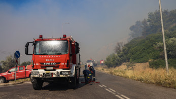 Φλόγες δίπλα στην Εθνική Οδό «πάγωσαν» κυκλοφορία και σιδηρόδρομο – Συναγερμός στο Μακρυχώρι
