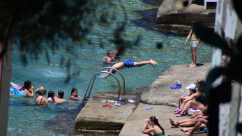 Μαζικοί έλεγχοι της ΑΑΔΕ σε τουριστικές επιχειρήσεις και παραλίες  - Οι πρωταθλητές στην ανομία