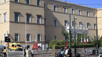 Συναγερμός στη Βουλή - Ύποπτος φάκελος με σκόνη και παραλήπτη πολιτικό πρόσωπο