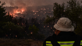 Ενίσχυση δυνάμεων κατάσβεσης στον Ωρωπό – Μείωση ανέμων δίνει ελπίδες για βελτίωση