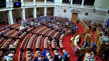 Μεταναστευτικό: υπερψηφίστηκε η τροπολογία για το άσυλο με 177 «ναι» Μεταναστευτικό: υπερψηφίστηκε η τροπολογία για το άσυλο με 177 «ναι»
