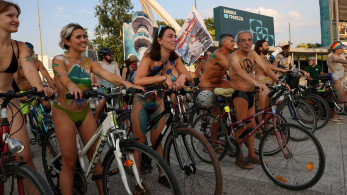Θεσσαλονίκη: οι δρόμοι γέμισαν με... γυμνούς ποδηλάτες (video)