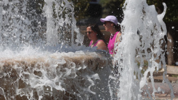 Καιρός: έρχεται καύσωνας με 40άρια και επικίνδυνο «κοκτέιλ» για πυρκαγιές