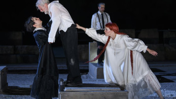 17.000 θεατές αποθέωσαν τον Οιδίποδα του Χουβαρδά στην Επίδαυρο - Άνοιξε η προπώληση για το Ηρώδειο