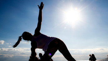 Κίνημα Δημοκρατίας: yoga στον Πειραιά για... το περιβάλλον και την πολιτική συμμετοχή Κίνημα Δημοκρατίας: yoga στον Πειραιά για... το περιβάλλον και την πολιτική συμμετοχή