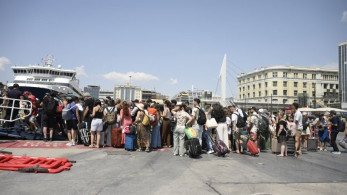 Ένταση στον Πειραιά - Επιβάτες μπλόκαραν τον απόπλου πλοίου για Κυκλάδες μετά την άρνηση επιβίβασης
