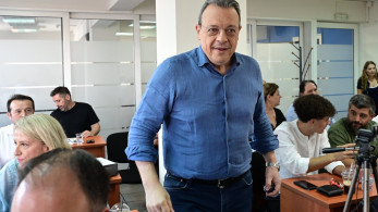 Ο Φάμελλος υπόσχεται λαγούς και πετραχήλια, αλλά… δεν πληρώνει