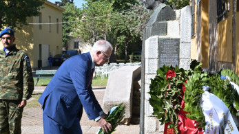 Ο Κωνσταντίνος Τασούλας κατέθεσε στεφάνι στην προτομή του Σπύρου Μουστακλή στο ΕΑΤ-ΕΣΑ Ο Κωνσταντίνος Τασούλας κατέθεσε στεφάνι στην προτομή του Σπύρου Μουστακλή στο ΕΑΤ-ΕΣΑ