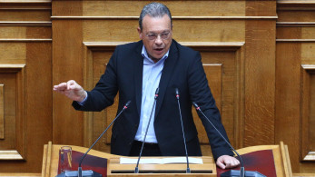 Φάμελλος: Καταγγέλλει εκτροπή, αναζητά σκάνδαλα και βλέπει φαντάσματα στη Βουλή