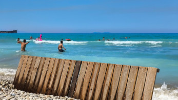 Καιρός: καύσωνας στα δυτικά, θυελλώδεις άνεμοι στο Αιγαίο