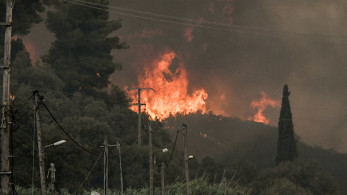 Δραματική η κατάσταση στην Αχαΐα: Εκκενώνεται η Κάτω Αχαΐα - Στις φλόγες σπίτια και εργοστάσια  (video)