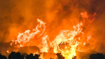 Πύρινη κόλαση στην Αχαΐα: καίγονται σπίτια και εργοστάσια - Εκκενώνεται η Κάτω Αχαΐα (video)