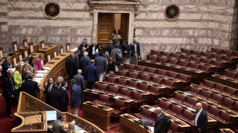 Μετέτρεψαν τη Βουλή σε βούρκο: η αντιπολίτευση στα… χειρότερά της Μετέτρεψαν τη Βουλή σε βούρκο: η αντιπολίτευση στα… χειρότερά της