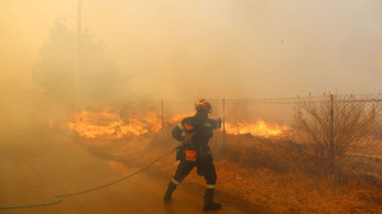 Ελέγχθηκε η φωτιά στη Νέα Πέραμο Αττικής