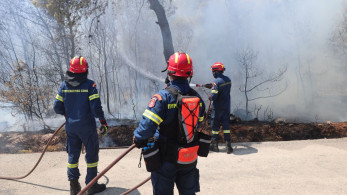 Υπό μερικό έλεγχο η φωτιά στο Καματερό: τρία εναέρια μέσα σηκώθηκαν για την κατάσβεση