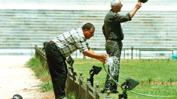 Σαν σήμερα το 1987: ο καύσωνας που «γράφτηκε» με 1.300 νεκρούς