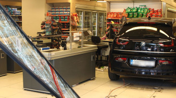 Νίκαια: πώς «εισέβαλε» αυτοκίνητο σε σούπερ μάρκετ τραυματίζοντας παιδιά - Τι λέει η οδηγός