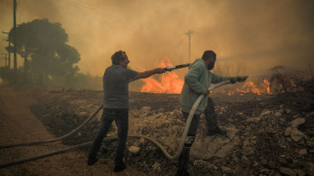 Εύβοια: Εκτός ελέγχου η φωτιά - Εκκενώνονται οικισμοί - Τραυματίες 4 πυροσβέστες
