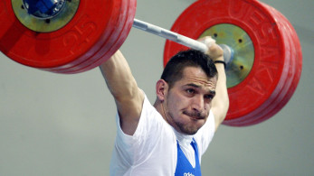 Σαν σήμερα το 1996 ο Πύρρος Δήμας σηκώνει 392,5 κιλά και υψώνει την Ελλάδα στα ουράνια