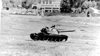 «Μισό νησί, μισή πατρίδα» – Η πληγή της Κύπρου από το ’74 ως σήμερα «Μισό νησί, μισή πατρίδα» – Η πληγή της Κύπρου από το ’74 ως σήμερα