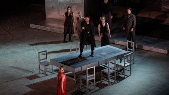 Στο Ηρώδειο η «Αντιγόνη» του Θέμη Μουμουλίδη με τη Λένα Παπαληγούρα