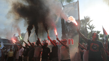 Το... χιούμορ του ΠΑΜΕ για τα γιαούρτια στο Λιμεναρχείο Πειραιά (video) Το... χιούμορ του ΠΑΜΕ για τα γιαούρτια στο Λιμεναρχείο Πειραιά (video)