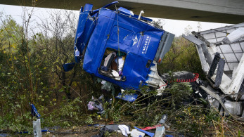Σοβαρό τροχαίο στην Κόρινθο - Νταλίκα τυλίχθηκε στις φλόγες μετά τη σύγκρουση